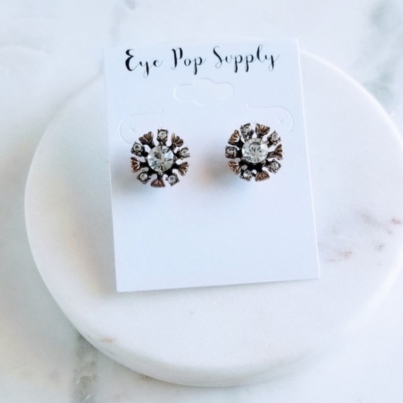 🔆Moving Sale 20% Off🔆 Gold Diamond Earrings - Picture 2 of 6